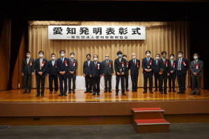 発明者と深谷会長　記念写真